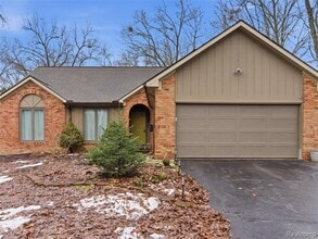 4495 Maybee Rd in Lake Orion, MI - Building Photo - Building Photo