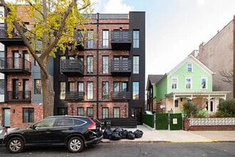 Furnished room/NOT APARTMENT in Brooklyn, NY - Foto de edificio - Building Photo