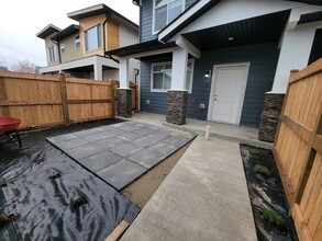 1046 Martin Ave in Kelowna, BC - Building Photo - Building Photo