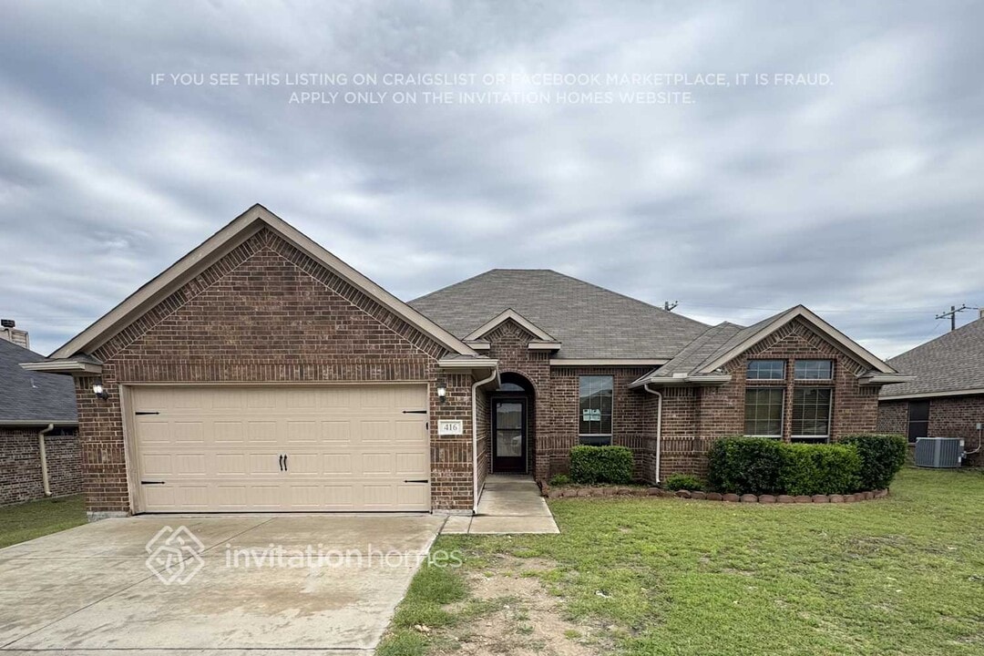 416 Lockwood Ln in Weatherford, TX - Building Photo