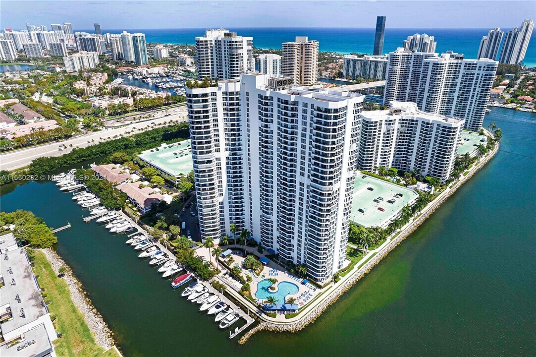 3530 Mystic Pointe Dr, Unit 1407 in Aventura, FL - Building Photo