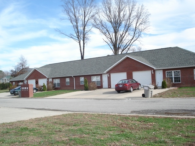 1500 Colin Bradley Dr in Marion, IL - Building Photo