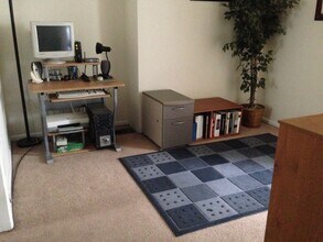 1924 Harcum Way in Pittsburgh, PA - Foto de edificio - Building Photo