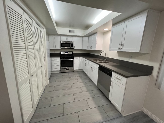 1600 S Bentley Ave, Unit 3 in Los Angeles, CA - Foto de edificio - Building Photo