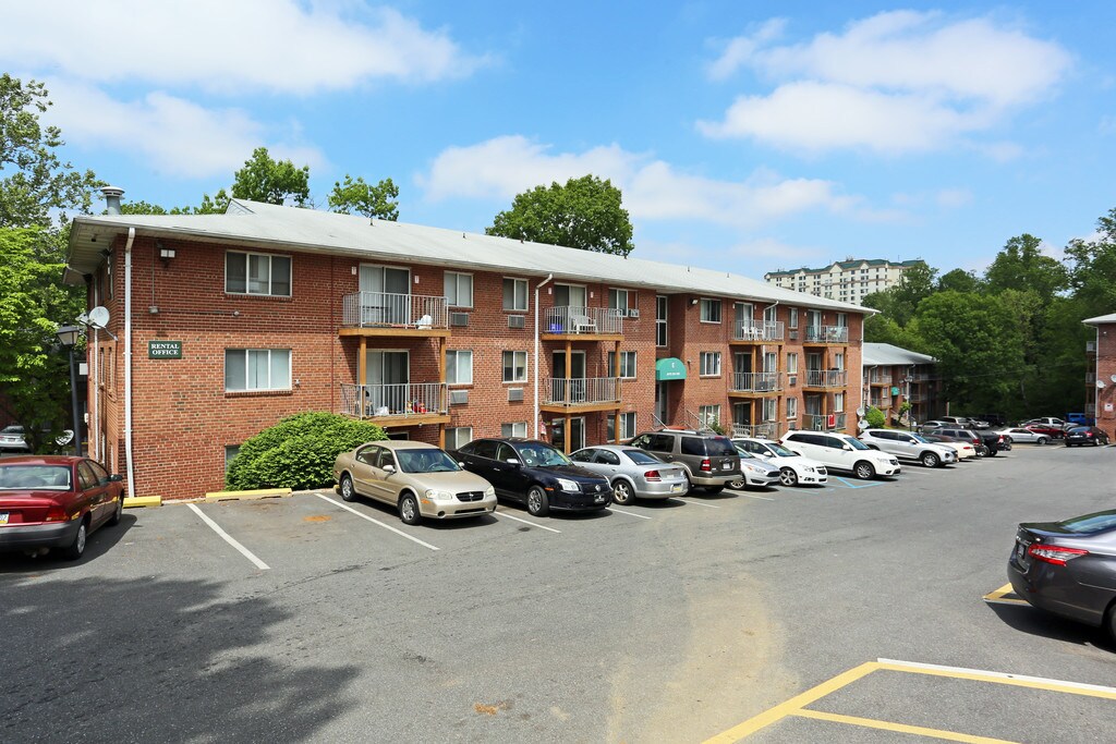 Wallingford Estates Apartments in Chester, PA
