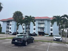 505 S Pine Island Rd in Plantation, FL - Building Photo