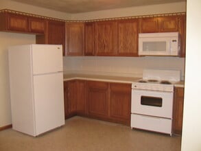 2423 Parkfield Drive, Unit 2423 Parkfield Dr. West Bend in West Bend, WI - Foto de edificio - Building Photo