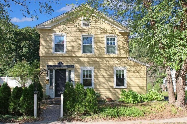 6 Maple Ave, Unit 2nd Floor in Bethel, CT - Foto de edificio - Building Photo