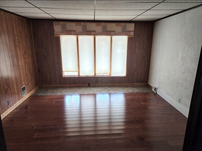 53 Victory Ave, Unit 1st Floor in Lackawanna, NY - Foto de edificio - Building Photo