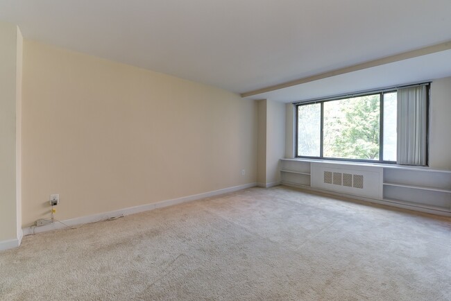 property at 1121 Arlington Blvd