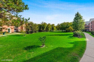 1516 N River W Ct in Mount Prospect, IL - Building Photo - Building Photo