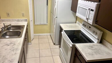 2046 Royal Bay Blvd in Kissimmee, FL - Building Photo - Building Photo