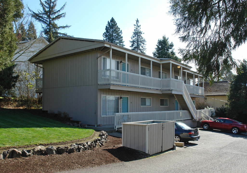 565 NE Casper St in Roseburg, OR - Building Photo