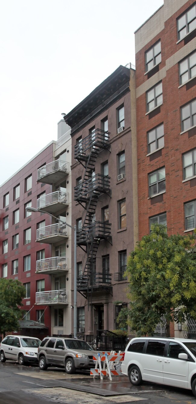 515 W 46th St in New York, NY - Foto de edificio - Building Photo