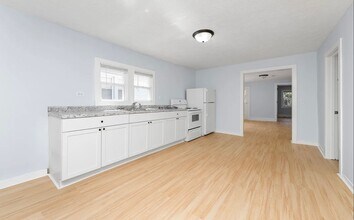 1044 Muskegon Ave NW in Grand Rapids, MI - Building Photo - Building Photo