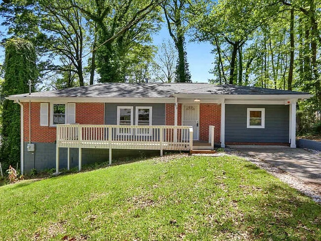 property at 872 Glenway Dr SW