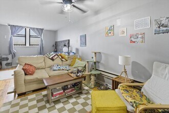 3147 W Wellington Ave, Unit G in Chicago, IL - Building Photo - Building Photo