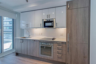 77 Mutual St in Toronto, ON - Building Photo