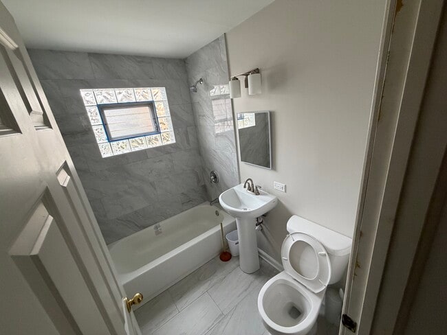 17828 Park Ave, Unit 2 in Homewood, IL - Building Photo - Building Photo