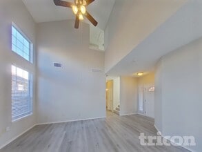 1135 Colbert Ln, Unit 8 in Duncanville, TX - Foto de edificio - Building Photo