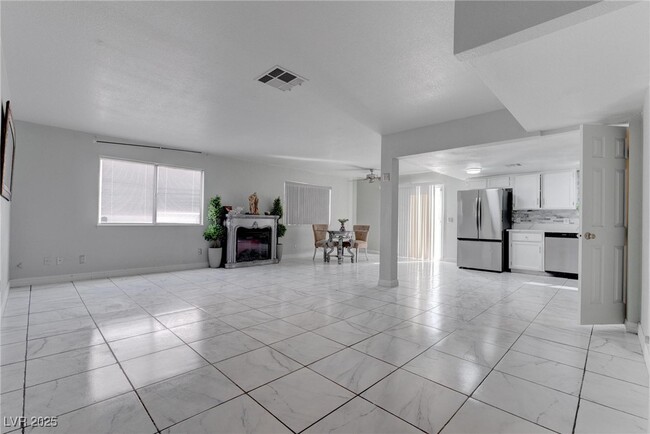 6101 Crockery St in Las Vegas, NV - Building Photo - Building Photo