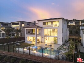 20248 Willoughby Ln in Los Angeles, CA - Building Photo