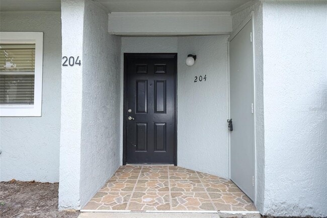 204 Dorchester Square in Lake Mary, FL - Foto de edificio - Building Photo