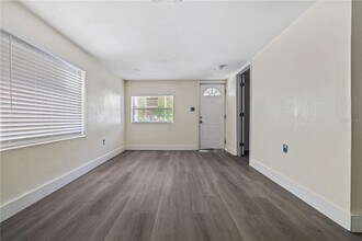 8303 N 11th St in Tampa, FL - Building Photo - Building Photo