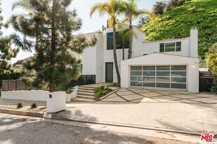 1257 Bienveneda Ave in Los Angeles, CA - Building Photo