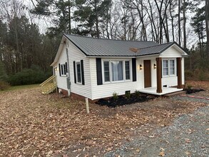 5167 McLean Chapel Church Rd in Bunnlevel, NC - Building Photo - Building Photo