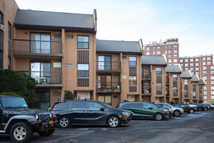 75-32A-H Parsons Blvd in Flushing, NY - Foto de edificio - Building Photo