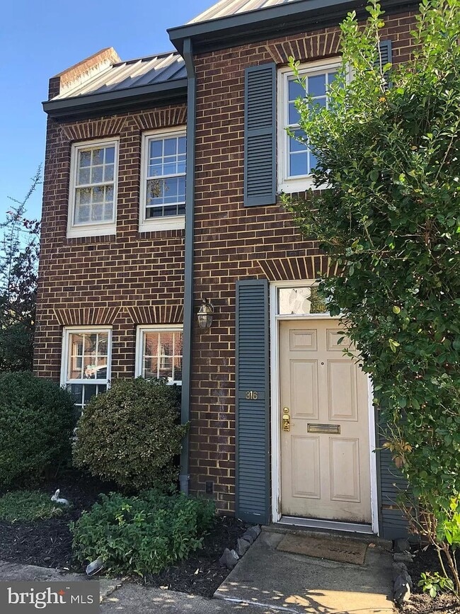 property at 316 S Columbus St