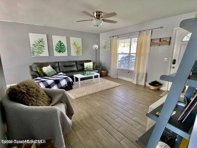 1241 Bard Ln NE in Palm Bay, FL - Foto de edificio - Building Photo