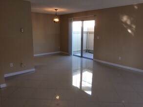 7819 Camino Glorita in San Diego, CA - Building Photo - Building Photo
