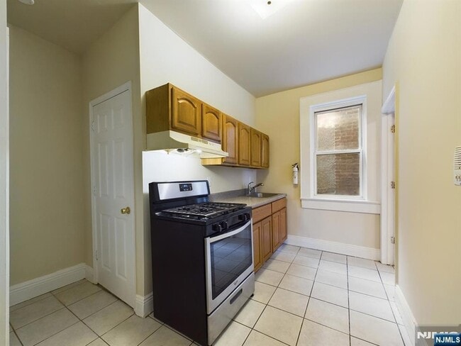 415 Dodd St, Unit 9 in East Orange, NJ - Building Photo - Building Photo