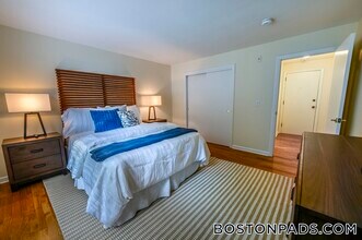 8 Captain Parker Arms in Lexington, MA - Building Photo - Building Photo