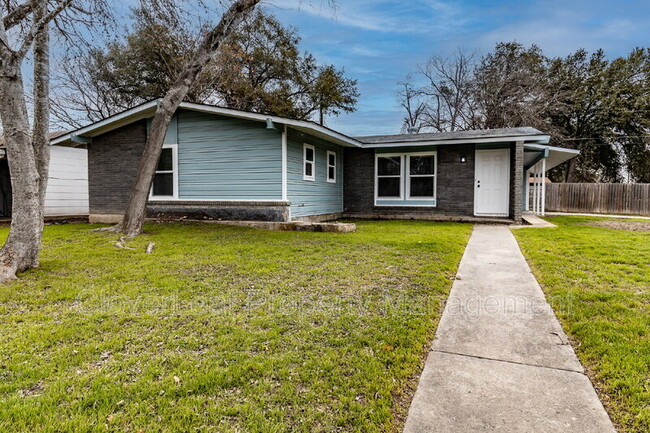 1002 Sumner Dr in San Antonio, TX - Foto de edificio - Building Photo