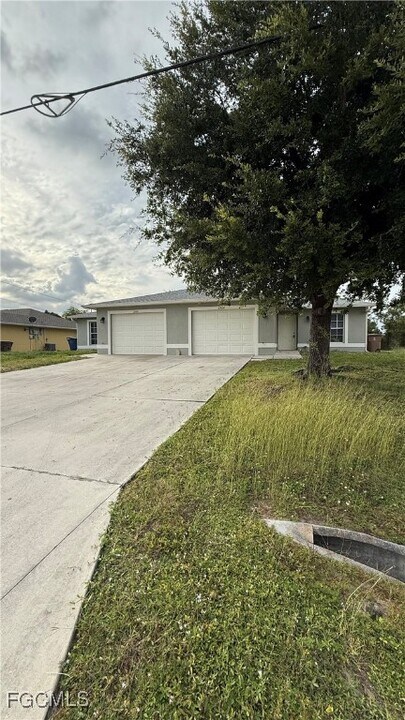 2504 Haviland Ave S in Lehigh Acres, FL - Building Photo