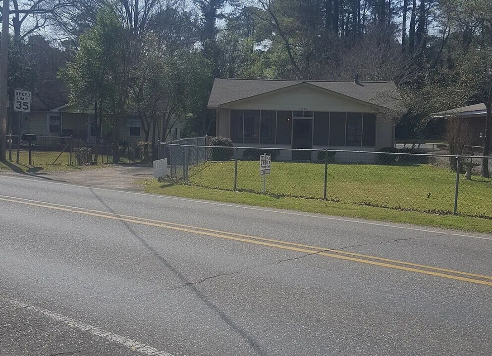 3097 Allison-Bonnett Memorial Dr in Bessemer, AL - Building Photo