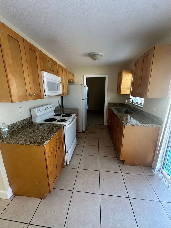 320 W 16th Way in West Palm Beach, FL - Building Photo - Building Photo