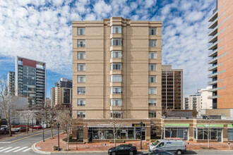 Fairmont Plaza in Bethesda, MD - Building Photo - Building Photo