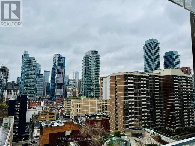 1 Bloor St E in Toronto, ON - Building Photo - Building Photo