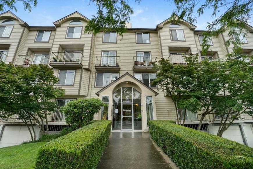 903 N 130th St in Seattle, WA - Building Photo
