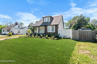 8 Woodrow St in Ocean Township, NJ - Building Photo - Building Photo