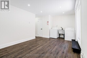 445 Stone Church Rd W in Hamilton, ON - Building Photo - Building Photo