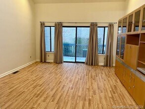 2437 Bedford St in Stamford, CT - Building Photo - Building Photo