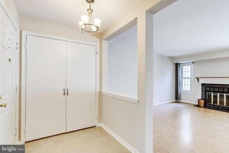 2429 S Walter Reed Dr in Arlington, VA - Building Photo - Building Photo