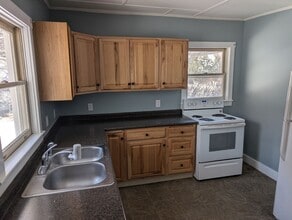 353 N State St, Unit A in Concord, NH - Foto de edificio - Building Photo