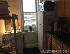 1197 Commonwealth Ave, Unit 18 in Boston, MA - Building Photo - Building Photo