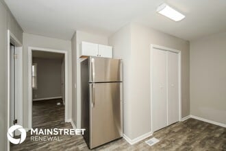 1326 Berry Hill Rd in Bessemer, AL - Foto de edificio - Building Photo